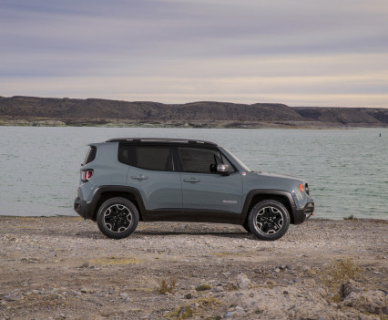 2015-Jeep-Renegade-47