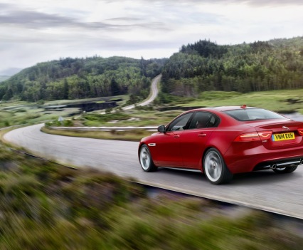 Jaguar-XE-2016MY-14