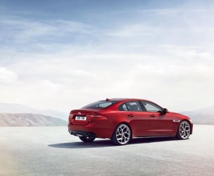 Jaguar-XE-2016MY-2