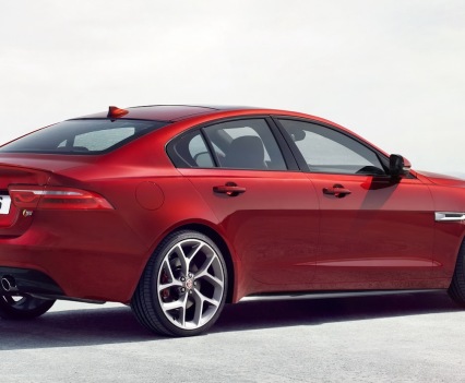 Jaguar-XE-2016MY-27