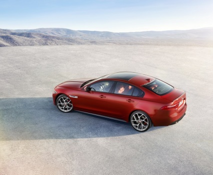 Jaguar-XE-2016MY-5