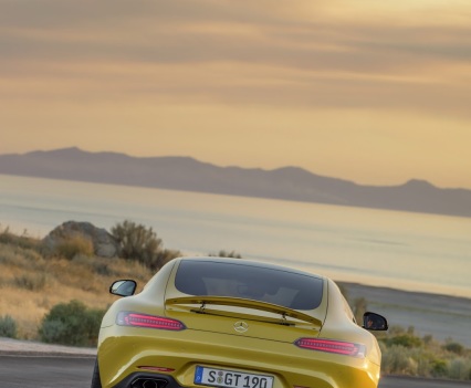 Mercedes-amg-gt-32