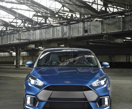 Ford-Focus-RS-2016-17