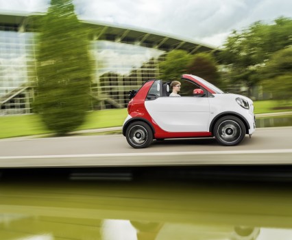 Smart-fortwo-cabrio-2016-nuova-19