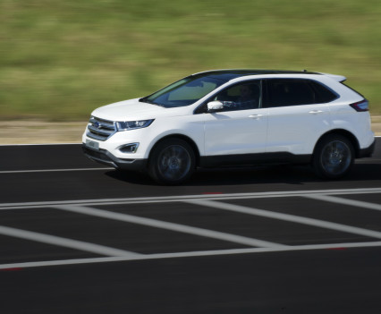 Ford-Edge-crossover-2016-13