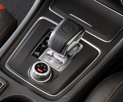 Mercedes-AMG A 45 4MATICAMG DRIVE UNIT mit dem neuen AMG DYNAMIC SELECT Controller,AMG DRIVE UNIT with the new AMG DYNAMIC SELECT Controller