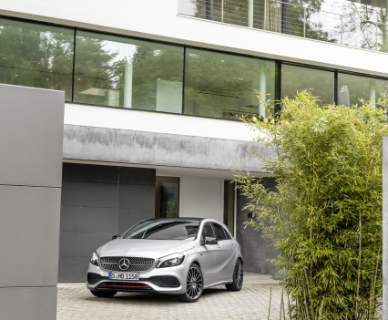 A 250 Sport (AMG Line), Polarsilber, Interieur Leder Schwarz / RED CUTA 250 Sport (AMG Line), polar silver, interior leather black / RED CUT