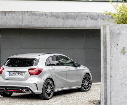 A 250 Sport (AMG Line), Polarsilber, Interieur Leder Schwarz / RED CUTA 250 Sport (AMG Line), polar silver, interior leather black / RED CUT