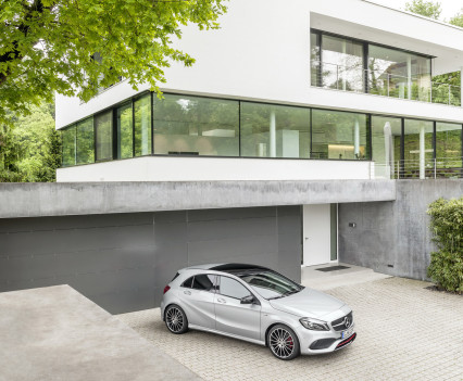 A 250 Sport (AMG Line), Polarsilber, Interieur Leder Schwarz / RED CUTA 250 Sport (AMG Line), polar silver, interior leather black / RED CUT