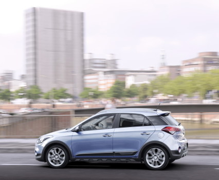 Nuova-Hyundai-i20-Active-2015-5