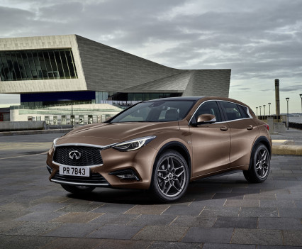 Nuova-Infiniti-Q30-2016-16