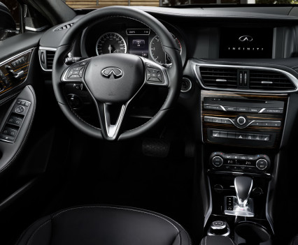 Nuova-Infiniti-Q30-2016-5