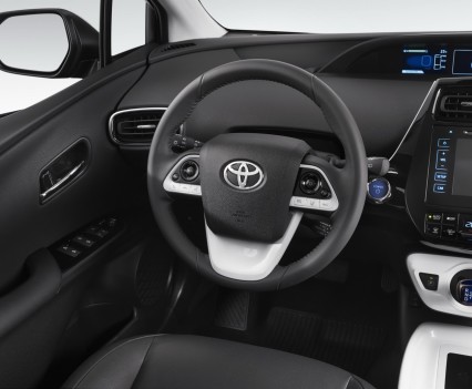 Nuova-Toyota-Prius-2016-17