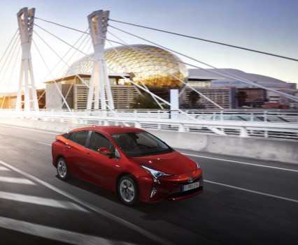 Nuova-Toyota-Prius-2016-28