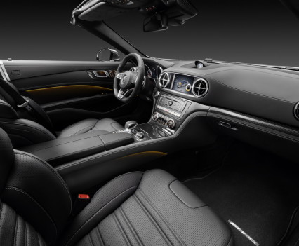 Mercedes-AMG SL 63, Polsterung: Leder schwarz, Zierteile: AMG Carbon
