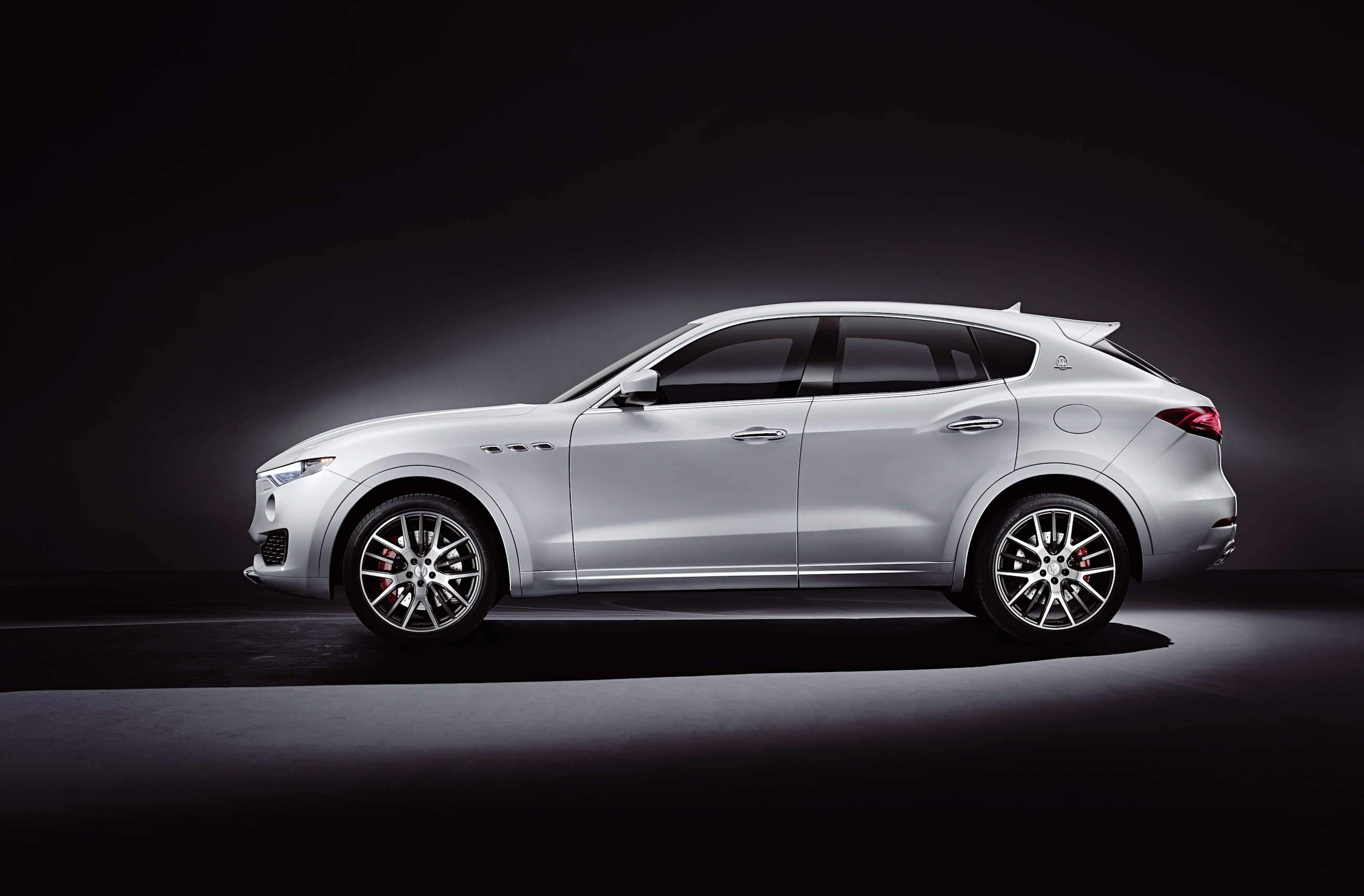 Maserati-levante-2016-ufficiale-suv-3