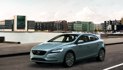 Nuova Volvo V40 2016 e Cross Country restyling