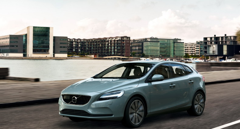 Volvo V40 T4 Momentum Location 3/4 Front