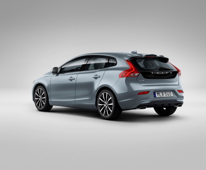 Volvo V40 T4 Momentum Studio 3/4 Rear